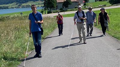 3 aveugles et 2 malvoyants graves testent l'application MyWayPro lors d'une randonnée