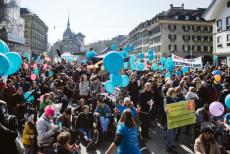 Manifestation sur la Waisenhausplatz à Berne en faveur de la CDPH